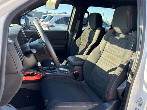 Used 2024 Nissan Frontier PRO-4X w/ Technology Package image 8
