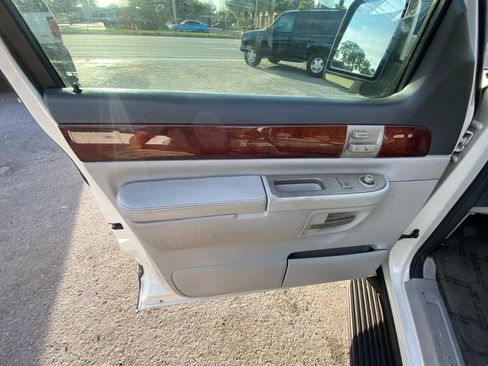 Used 2004 Lincoln Aviator Luxury image 10
