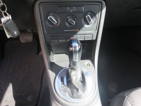 Used 2013 Volkswagen Beetle 2.5 image 18