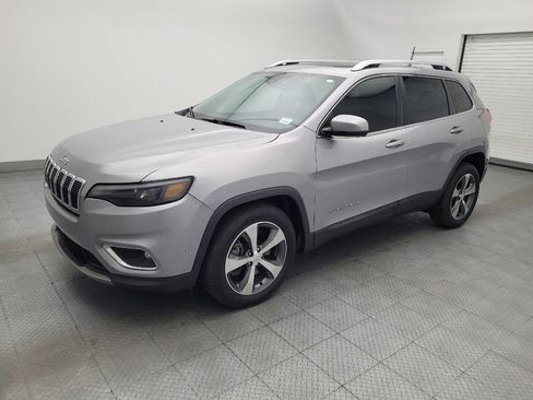 Used 2019 Jeep Cherokee Limited w/ Luxury Group FWD image 2
