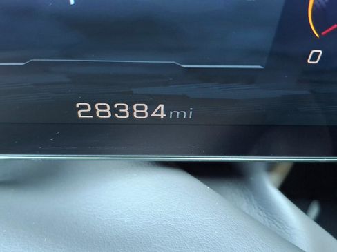 Used 2025 Chevrolet Tahoe LT AWD/4WD image 15