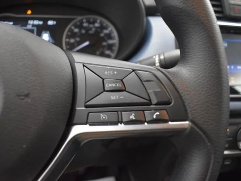 Used 2025 Nissan Versa SV FWD image 21