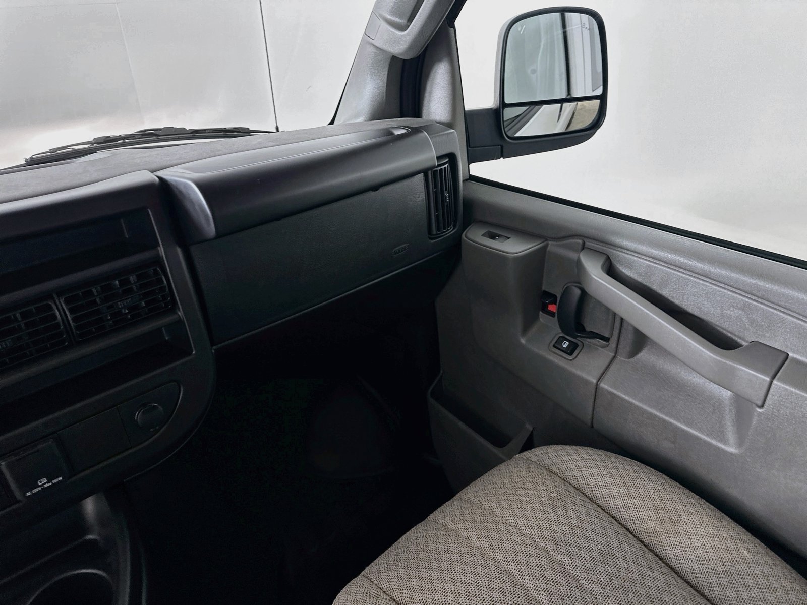 Used 2025 GMC Savana 2500 w/ Enhanced Convenience Package RWD image 20
