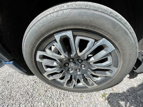 Used 2024 GMC Sierra 1500 Denali Ultimate image 13