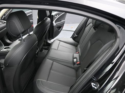 Used 2023 Genesis G70 2.0T image 23