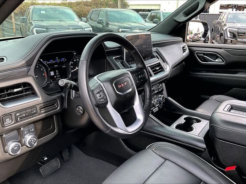 Used 2021 GMC Yukon SLT w/ SLT Premium Package image 18