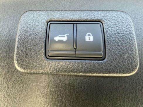 Used 2023 Nissan Armada SL w/ Captain's Chairs Package image 11