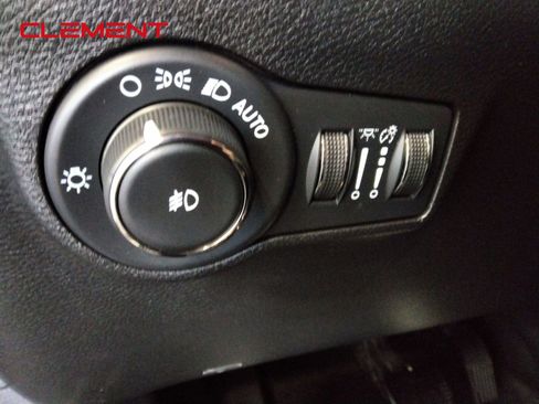 Used 2022 Jeep Compass Limited image 19