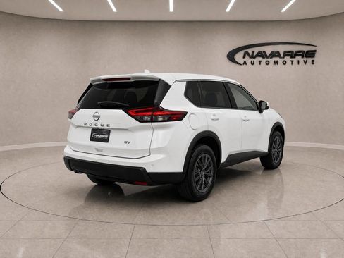 Used 2024 Nissan Rogue SV FWD image 7