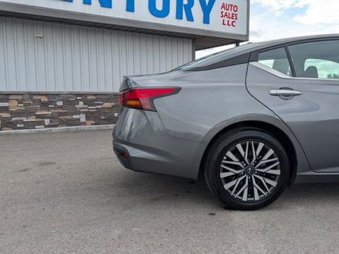 Used 2025 Nissan Altima 2.5 SV FWD image 16