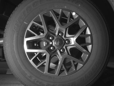 Used 2025 Jeep Wrangler Sahara image 15