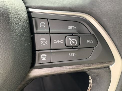 Certified 2025 Jeep Grand Cherokee Limited w/ Black Appearance Package image 26