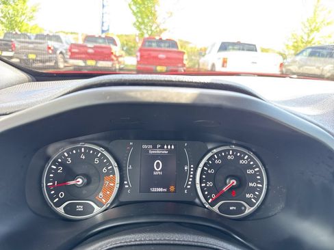 Used 2019 Jeep Renegade Altitude w/ Quick Order Package 2XM AWD/4WD image 17