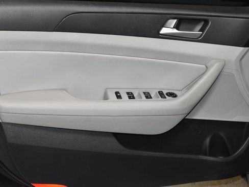 Used 2017 Hyundai Sonata Sport FWD image 4