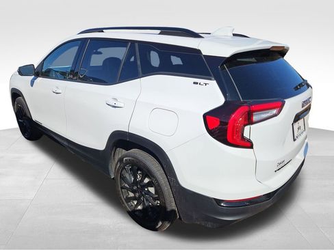 Used 2024 GMC Terrain SLT w/ Elevation Edition image 4