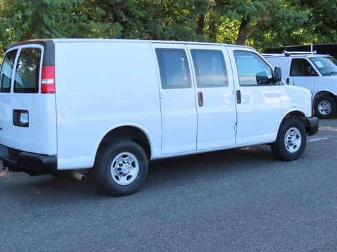 Used 2015 Chevrolet Express 2500 RWD image 5