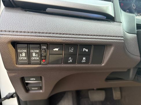 Used 2018 Honda Odyssey Elite image 16