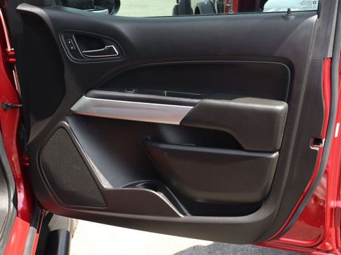 Used 2017 Chevrolet Colorado LT w/ LT Convenience Package RWD image 44