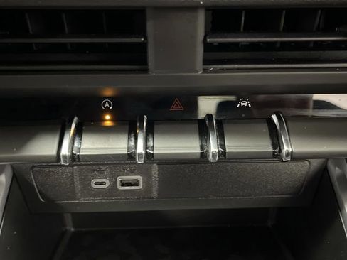 Certified 2023 Chevrolet Colorado Trail Boss w/ Technology Package image 25