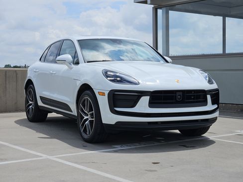 Certified 2026 Porsche Macan AWD/4WD image 10