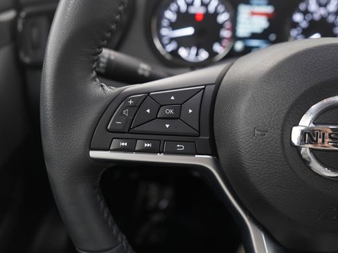 Used 2017 Nissan Rogue SV w/ Midnight Edition image 24