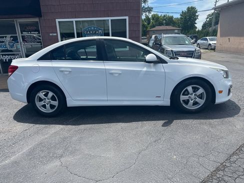 Used 2016 Chevrolet Cruze LT w/ Sun And Sound Package FWD image 6