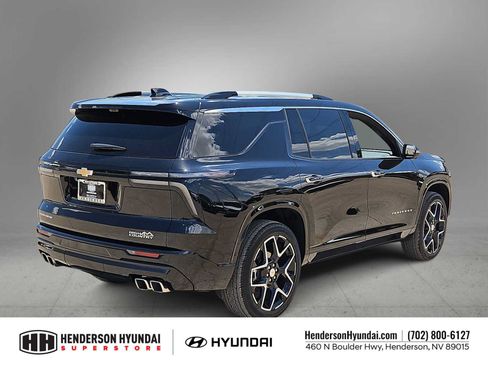Used 2025 Chevrolet Traverse High Country FWD image 8