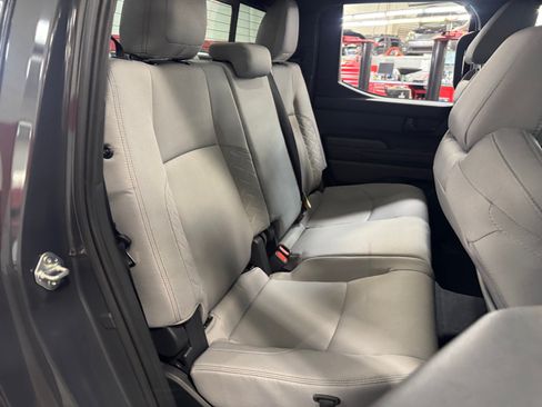 Certified 2025 Toyota Tacoma SR5 AWD/4WD image 18