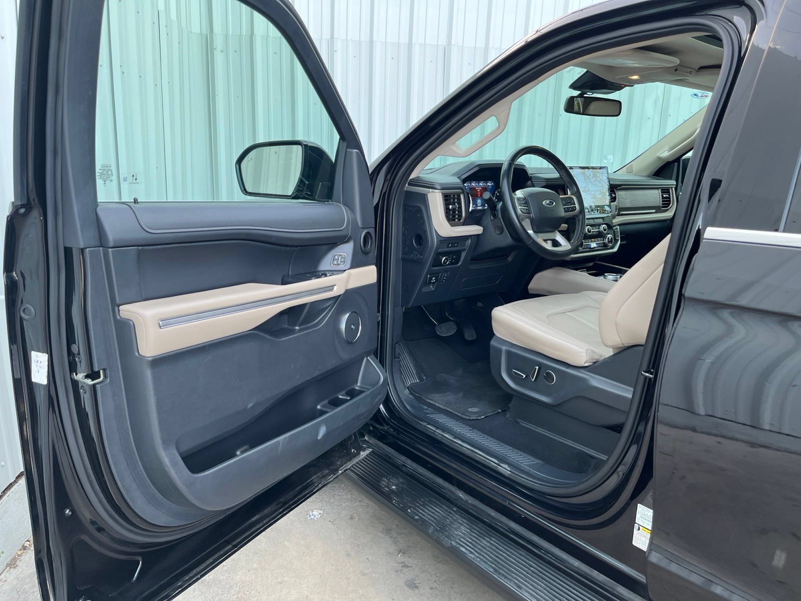 Used 2024 Ford Expedition Max Limited RWD image 10