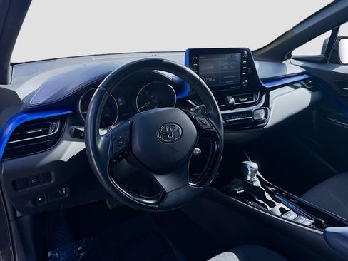 Used 2021 Toyota C-HR XLE image 9
