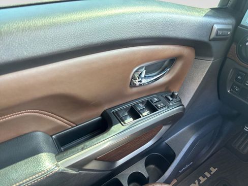 Used 2017 Nissan Titan Platinum Reserve AWD/4WD image 17