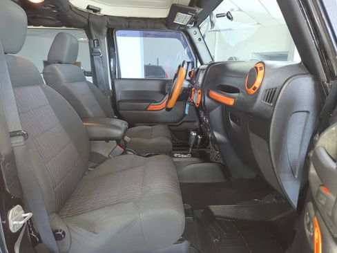 Used 2012 Jeep Wrangler Sahara w/ Dual Top Group AWD/4WD image 29