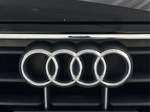 Used 2019 Audi Q8 Premium image 36