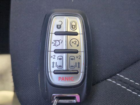 Used 2023 Chrysler Voyager LX image 28