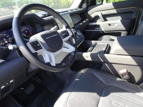 Used 2022 Land Rover Defender 110 SE AWD/4WD image 17