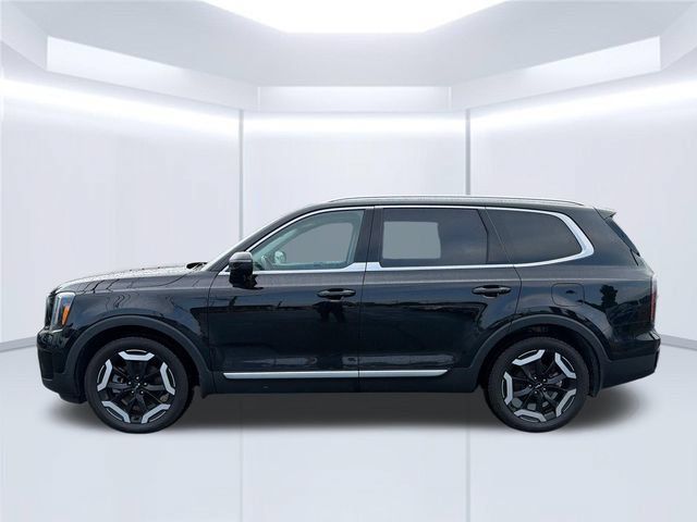 Used 2023 Kia Telluride EX w/ EX Captain's Chair Package AWD/4WD image 2