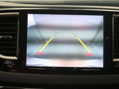 Used 2023 Chrysler Pacifica Touring-L FWD image 29