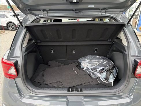 Certified 2025 Hyundai Venue SE image 36