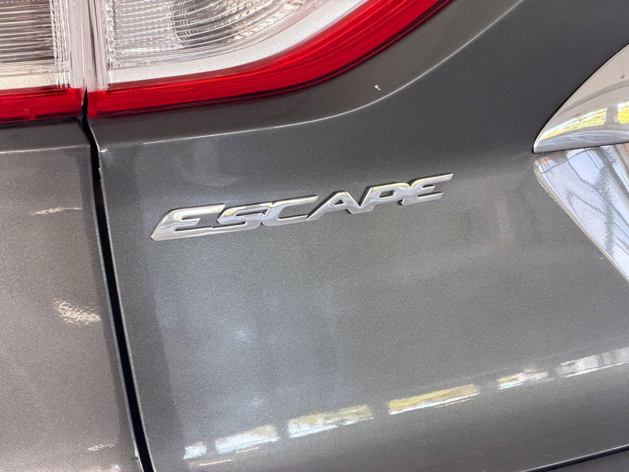 Used 2015 Ford Escape Titanium FWD image 12