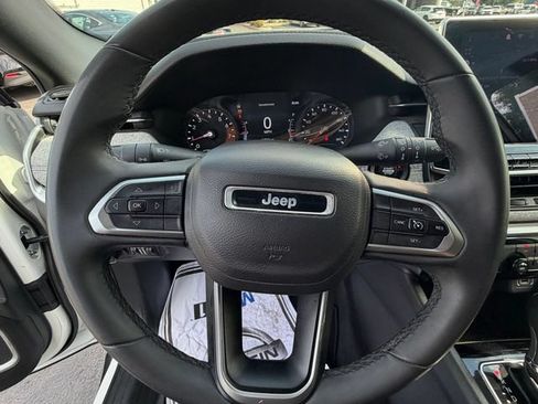 Used 2024 Jeep Compass Latitude AWD/4WD image 16