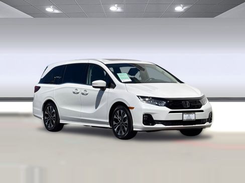Certified 2026 Honda Odyssey Elite image 6