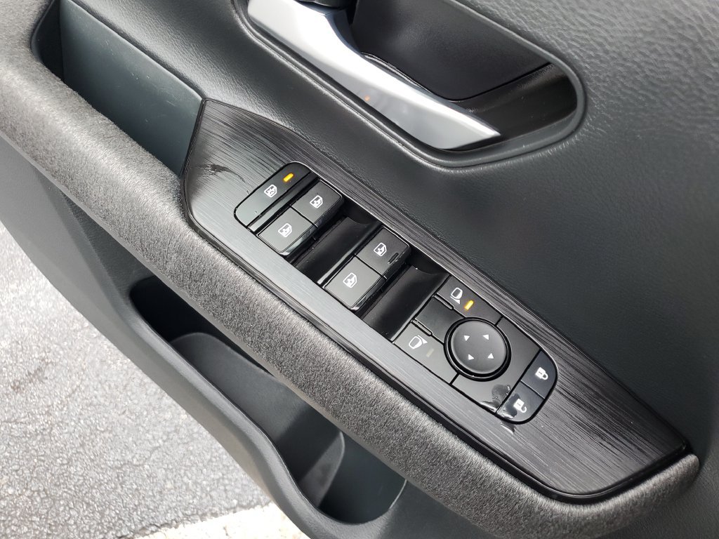 Used 2025 Nissan Kicks SV FWD image 32