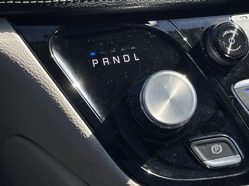 Used 2024 Chrysler Pacifica Limited image 20