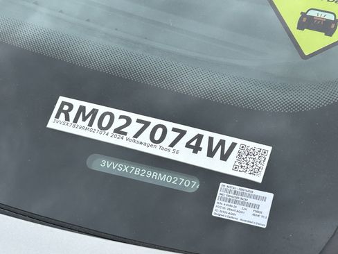 Used 2024 Volkswagen Taos SE image 33