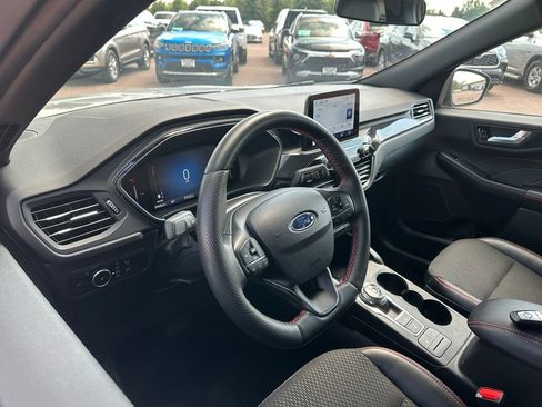 Used 2025 Ford Escape ST-Line Select AWD/4WD image 2