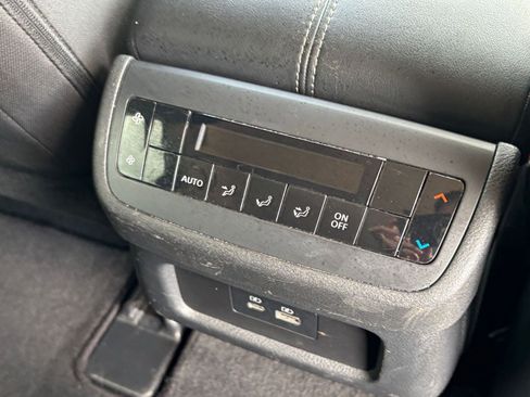 Used 2025 Nissan Pathfinder SV image 24