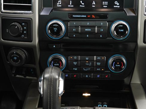 Used 2016 Ford F150 Lariat w/ Equipment Group 502A Luxury AWD/4WD image 20