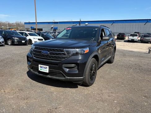 Used 2021 Ford Explorer XLT image 4