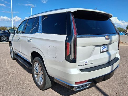 Used 2023 Cadillac Escalade Premium Luxury AWD/4WD image 4