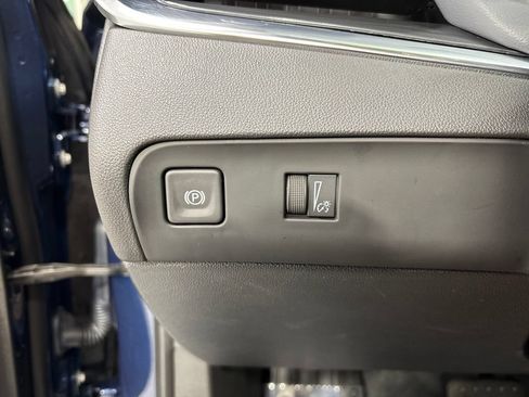 Used 2023 Buick Enclave Essence AWD/4WD image 31